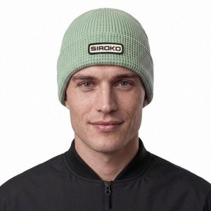 Czapka trekkingowa z dzianiny Siroko Sequoia Green. Zielone czapki SIROKO, bez wzorów, z dzianiny. Za 126,00 zł.