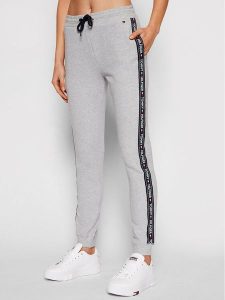 Tommy Hilfiger Spodnie dresowe UW0UW00564 Szary Regular Fit. Szare spodnie dresowe TOMMY HILFIGER, l, bez wzorów, z bawełny. Za 239,99 zł.