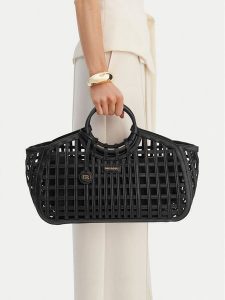 GINO ROSSI Torebka EO-LDA9109 Czarny. Czarne torebki klasyczne Gino Rossi, bez wzorów, z materiału, bez dodatków. Za 299,99 zł.