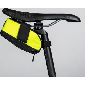 Torba rowerowa pod siodło Btwin Easy M 0,6 l. Czarne torebki klasyczne ROCKRIDER, bez wzorów, z materiału, bez dodatków. Za 54,99 zł.