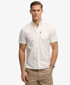 Superdry Koszula Oxford krótkie rękawy z bawełny organicznej – OPTIC. Białe koszule Superdry, s, bez wzorów, z bawełny, bez kołnierzyka, bez ramiączek. Za 335,65 zł.