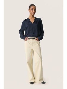 Soaked in Luxury Bluzka w kolorze granatowym rozmiar: S. Niebieskie bluzki Soaked in Luxury, s, bez wzorów, bez kołnierzyka, bez ramiączek. Za 87,40 zł.