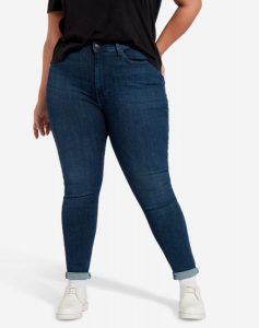 SPODNIE DAMSKIE WRANGLER SKINNY PLUS STRETCH DARK W24KWX053 112127966. Rurki Wrangler, z jeansu. Za 199,99 zł.