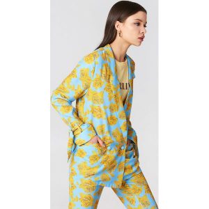 NA-KD Marynarka z nadrukiem i wiązaniem na rękawach - Blue,Multicolor. Marynarki i żakiety marki NA-KD. W wyprzedaży za 72,88 zł.