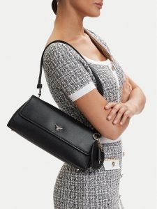 Guess Torebka Isobel HWBG99 32210 Czarny. Czarne torebki klasyczne Guess, z aplikacjami, ze skóry, bez dodatków. Za 324,99 zł.