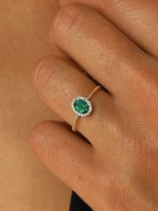 OR Carats Złoty pierścionek z diamentem i kamieniem szlachetnym rozmiar: 56. Zielone pierścionki OR Carats, z diamentem, złote. Za 765,09 zł.