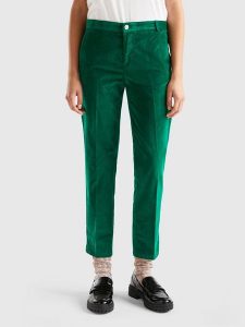 Benetton Spodnie chino w kolorze zielonym rozmiar: W42. Zielone chinosy Benetton, bez wzorów. Za 96,60 zł.