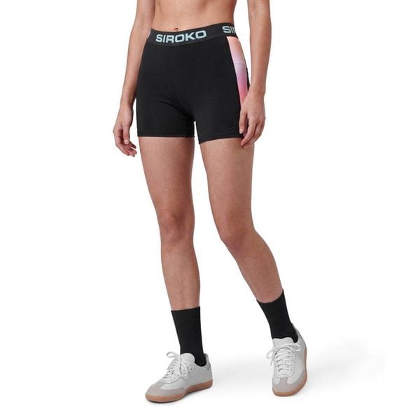 Damskie krótkie sportowe legginsy kolarki Boombastic Siroko BBC Hum-W Black. Czarne legginsy SIROKO, bez wzorów, z elastanu, z podwyższonym stanem, krótkie. Za 106,00 zł.