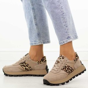 Beżowe skórzane półbuty damskie Filippo Dp7112/26. Brązowe półbuty Filippo, na jesień, bez wzorów, z jeansu, bez obcasa, na platformie, bez zapięcia. Za 269,00 zł.