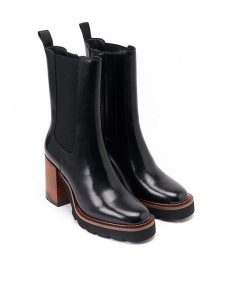 British Passport Skórzane sztyblety w kolorze czarnym rozmiar: 40. Czarne botki British Passport, bez wzorów, bez obcasa, bez zapięcia. Za 478,62 zł.