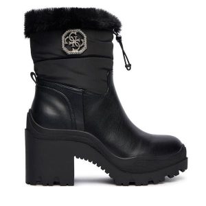 Botki Guess. Czarne botki Guess, z aplikacjami, bez obcasa, na słupku, bez zapięcia. Za 589,99 zł.