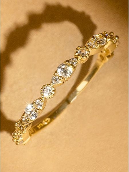 L instant d Or Złoty pierścionek "Relation" z cyrkoniami rozmiar: 58. Żółte pierścionki L instant d Or, z cyrkonią, złote. Za 632,42 zł.