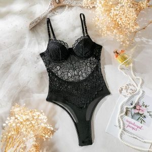 Body z koronką na specjalne okazje Orminda. Czarne body i gorsety Intica, bez wzorów, z koronki. Za 129,00 zł.