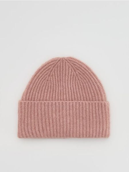 Czapka beanie z domieszką wełny - brudny róż. Czerwone czapki Reserved, bez wzorów, z wełny. Za 49,99 zł.