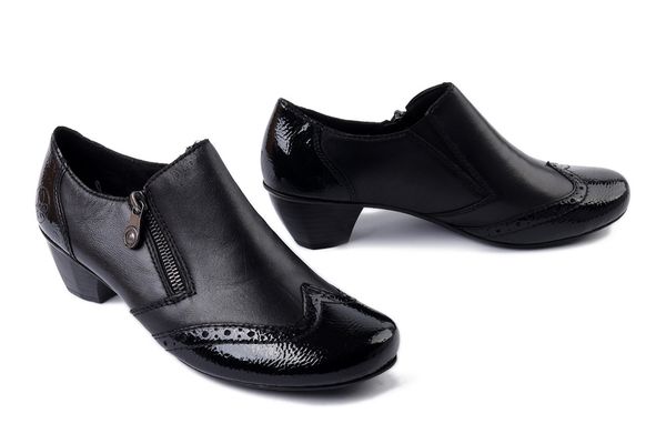 RIEKER 41757-00 black, półbuty damskie. Czarne półbuty Rieker, bez wzorów, z gumy, bez obcasa, na obcasie, bez zapięcia. Za 349,90 zł.