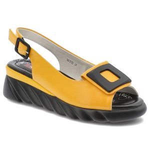 Żółte Sandały Artiker Modne Obuwie Damskie Na Koturnie. Żółte sandały ARTIKER, bez wzorów, bez obcasa, na koturnie, bez zapięcia. Za 239,00 zł.
