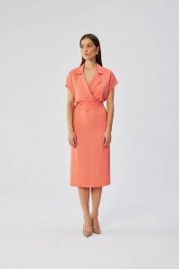 Elegancka sukienka ołówkowa z kołnierzem pomarańczowa. Brązowe sukienki Stylove, do pracy, m, bez wzorów, z elastanu, biznesowe, bez kołnierzyka, bez ramiączek, midi, dopasowane. Za 349,00 zł.