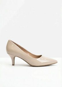 Czółenka ze sztucznej skóry lakierowanej. Czerwone czółenka bonprix, bez wzorów, ze skóry, bez obcasa, bez zapięcia. Za 114,99 zł.