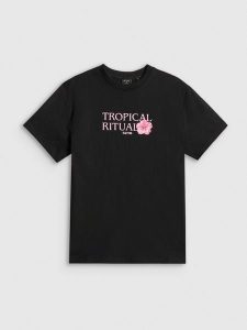 4F T-shirt loose z nadrukiem damski - czarny M. Czarne t-shirty 4f, m, bez wzorów, z bawełny, bez kołnierzyka, bez ramiączek. Za 79,99 zł.