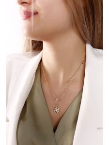 Atelier MIU Pozłacany naszyjnik z zawieszką - dł. 45 cm rozmiar: onesize. Żółte naszyjniki Atelier MIU, z cyrkonią, pozłacane. Za 48,45 zł.