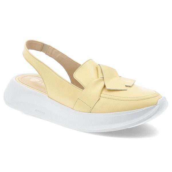 Sandały damskie Armodo, z pełnym przodem na platformie wsuwane wygodne, żółte, 1368-2712. Żółte sandały Armodo, bez wzorów, bez obcasa, na platformie, bez zapięcia. Za 269,00 zł.