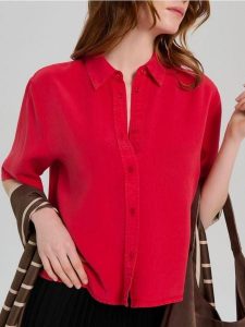 Koszula z krótkim rękawem z lyocellu - czerwony. Czerwone koszule Sinsay, l, bez wzorów, z lyocellu, bez kołnierzyka, bez ramiączek. Za 49,99 zł.