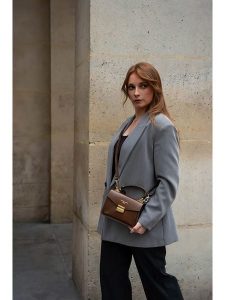 Victor & Hugo Paris Skórzana torebka "Leah" w kolorze brązowym - 18,5 x 12,5 x 6 cm rozmiar: onesize. Brązowe torebki klasyczne Victor & Hugo Paris, bez wzorów, z materiału, przez ramię, bez dodatków. Za 239,99 zł.