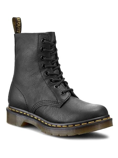 Dr. Martens Skórzane botki w kolorze czarnym rozmiar: 43. Czarne botki Dr. Martens, bez wzorów, bez obcasa, bez zapięcia. Za 568,34 zł.