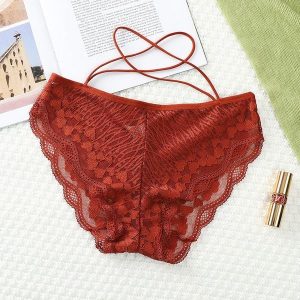 Figi koronkowe z paskami na co dzień i na specjalne okazje Milou. Brązowe figi Intica, bez wzorów, z koronki. Za 59,00 zł.