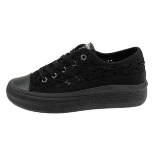 Buty Lee Cooper LCW-23-44-1618L trampki koronkowe czarne. Czarne trampki w ażurowe wzory, z gumy, bez zapięcia. Za 173,57 zł.