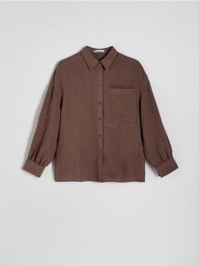 Koszula oversize z wiskozą - brązowy. Brązowe koszule Reserved, l, bez wzorów, z dzianiny, bez kołnierzyka, bez ramiączek. W wyprzedaży za 49,99 zł.