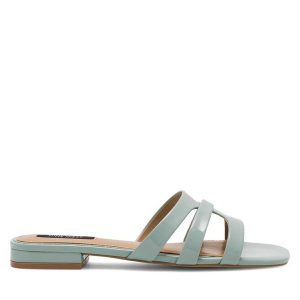 Klapki Nine West. Niebieskie klapki Nine West, bez wzorów, bez obcasa. Za 107,99 zł.