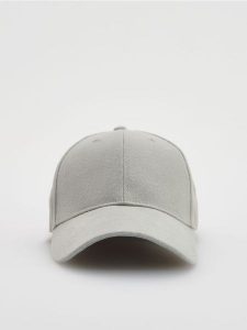 Czapka z daszkiem - jasnoturkusowy. Niebieskie czapki Reserved, bez wzorów. W wyprzedaży za 39,99 zł.