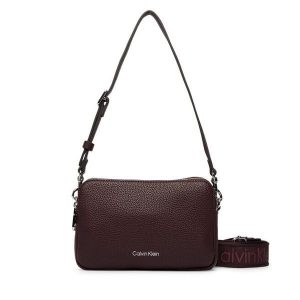 Torebka Calvin Klein. Brązowe listonoszki Calvin Klein, bez wzorów, bez dodatków. Za 409,99 zł.