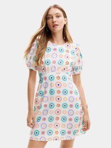 Desigual Sukienka letnia Edmonton 24SWVW44 Biały Straight Fit. Białe kombinezony Desigual, na lato, m, bez wzorów, z wiskozy, bez kołnierzyka, bez ramiączek. Za 179,99 zł.