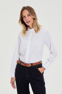 Gładka koszula biała. Białe koszule MOODO, l, bez wzorów, z bawełny, bez kołnierzyka, bez ramiączek. Za 119,99 zł.