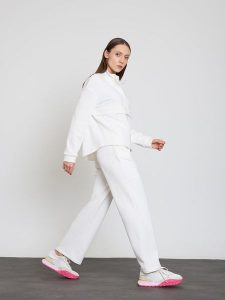 BGN Spodnie dresowe w kolorze białym rozmiar: 38. Białe spodnie dresowe BGN, bez wzorów, z dresówki. Za 100,99 zł.