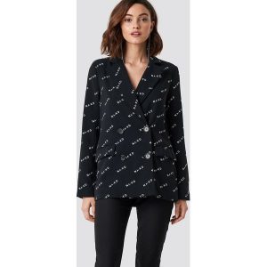 NA-KD Trend Dwurzędowa marynarka oversize - Black. Marynarki i żakiety marki NA-KD Trend. W wyprzedaży za 121,47 zł.