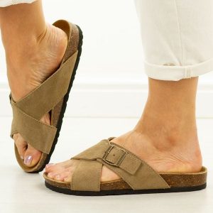 Taupe skórzane klapki damskie Filippo Dk7919/26. Klapki Filippo, bez wzorów, z jeansu, bez obcasa. Za 159,00 zł.