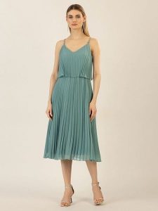 APART Sukienka w kolorze zielonym rozmiar: 46. Zielone sukienki Apart, bez wzorów, bez kołnierzyka, bez ramiączek, midi. Za 217,99 zł.