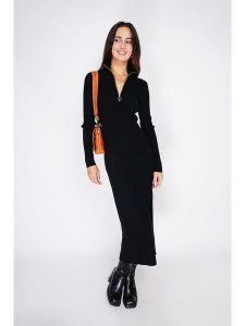 ASSUILI Kaszmirowa sukienka dzianinowa w kolorze czarnym rozmiar: 42. Czarne sukienki Assuili, bez wzorów, z dzianiny, klasyczne, bez kołnierzyka, bez ramiączek, maxi. Za 175,45 zł.