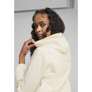 Damska wiatrówka o standardowym kroju Essentials PUMA Alpine Snow White. Białe kurtki Puma, s, bez wzorów, z gumy, bez kaptura. Za 165,99 zł.