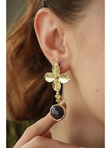 L'Atelier de Gaia Pozłacane kolczyki z ametystem rozmiar: onesize. Żółte kolczyki L'Atelier de Gaia, z ametystem, pozłacane. Za 83,42 zł.