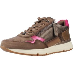 Buty CARMELA 162517C Brąz. Brązowe buty trekkingowe Carmela, ze skóry, bez zapięcia. Za 403,61 zł.