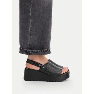 Sandały G-Star. Czarne sandały G-Star, bez wzorów, bez obcasa, na koturnie, bez zapięcia. Za 259,99 zł.