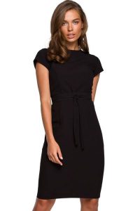 Elegancka sukienka ołówkowa z modelującymi przeszyciami czarna. Czarne sukienki Sukienki.shop, do pracy, xxl, bez wzorów, biznesowe, bez kołnierzyka, bez ramiączek, ołówkowe. W wyprzedaży za 181,00 zł.