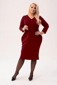 Bordowa dresowa sukienka Emily PLUS SIZE XXL OVERSIZE JESIEŃ. Czerwone sukienki Moda Size Plus Iwanek, na co dzień, na jesień, plus size, bez wzorów, z bawełny, eleganckie, bez kołnierzyka, plus size, bez ramiączek, midi, dopasowane. Za 269,90 zł.