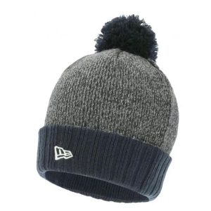 Czapka z pomponem z dzianiny New Era. Niebieskie czapki New Era, z aplikacjami, z bawełny. Za 148,00 zł.
