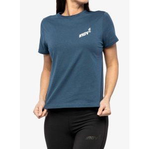 Koszulka damska Inov-8 Graphic Tee SS Skiddaw. Niebieskie koszulki sportowe Inov-8, bez wzorów, bez ramiączek. Za 64,99 zł.