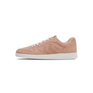 Buty halowe Hummel Perfekt TN. Czerwone buty sportowe Hummel, bez wzorów, bez zapięcia, do piłki ręcznej. Za 254,50 zł.